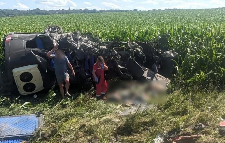 Φρικτό τροχαίο στην Ουκρανία με 14 νεκρούς ανάμεσά τους και ένα 6χρονο αγόρι – Φορτηγό συγκρούστηκε με μίνιβαν