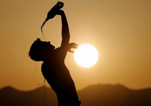 Ακραία ζέστη και καύσωνας – κίνδυνοι για την υγεία