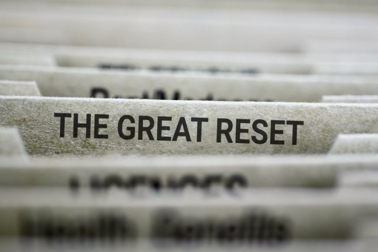 Κρίσιμοι οι επόμενοι 6 μήνες – Tο Great Reset προετοιμάζει την απόλυτη δυστοπία, θα υπάρξουν αίμα, θάνατος και πόλεμος