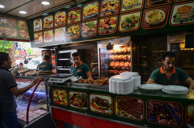 Ο αριθμός των Σύρων στους οποίους χορηγούνται άδειες εργασίας στην Τουρκία αυξάνεται από 118 σε 108.000 το 2023