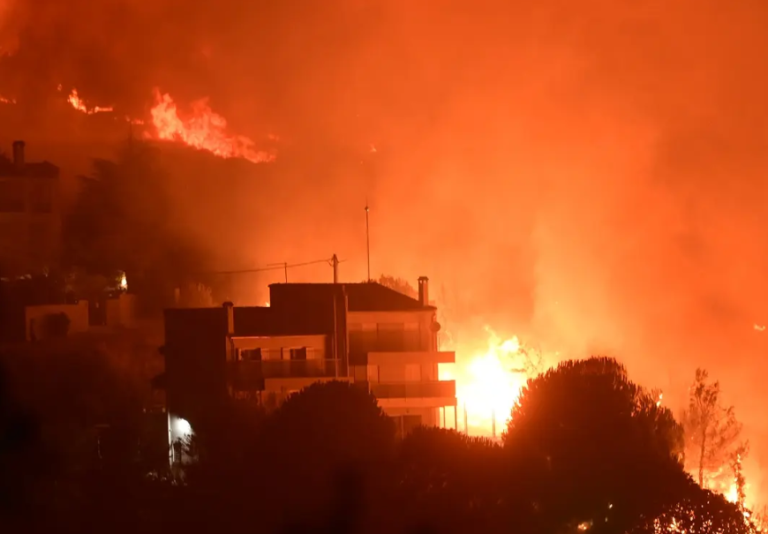 Διεθνής Τύπος για την πυρκαγιά στην Αττική: “Γιατί οι αρχές αφήνουν την τραγωδία να επαναλαμβάνεται;”