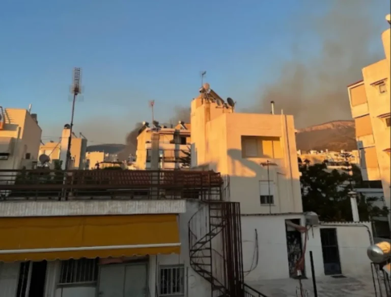 Φωτιά στην Τερψιθέα Άνω Γλυφάδας