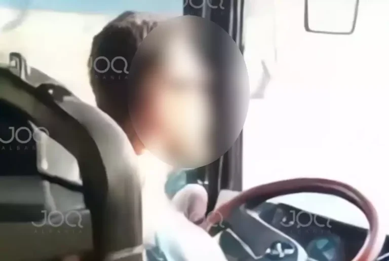 Κέρκυρα: Τρόμος σε λεωφορείο με τουρίστες – Σε αμόκ ο ο οδηγός έβριζε, ούρλιαζε και χτυπούσε με γροθιές τον εαυτό του