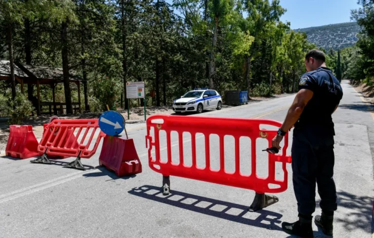 Φωτιά στην Αττική: Σε 180 απεγκλωβισμούς ατόμων προχώρησε η Αστυνομία από χθες το βράδυ έως τα ξημερώματα