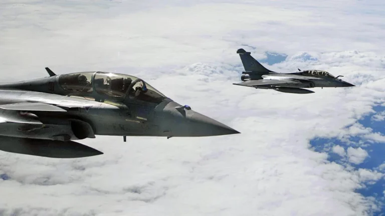 Τρομακτική σύγκρουση δύο μαχητικών αεροσκαφών Rafale στη Γαλλία