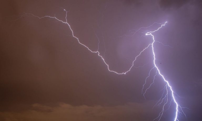 Ινδία: Οκτώ νεκροί από κεραυνό – Έξι μαθητές μεταξύ των θυμάτων