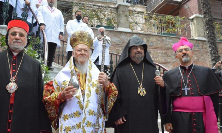 Δυό Πασχαλιές μαζί. Το Πατριαρχείο ζητά κοινό Πάσχα με τους Καθολικούς