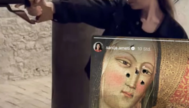 Βοσνία μουσουλμάνα, πολιτικός των πράσινων στην Ελβετία, πυροβολεί εικόνα του Χριστού και της Παναγίας!