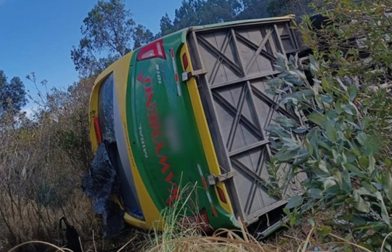 Ανατροπή λεωφορείου στον Ισημερινό – Εννιά νεκροί, όλοι αυτόχθονες Γουαοράνι