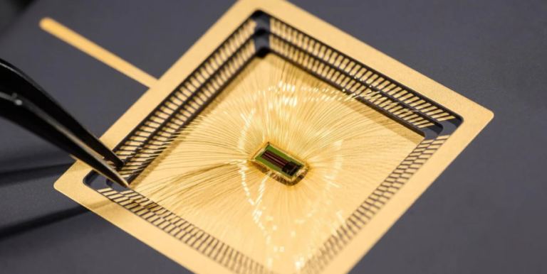 Παρουσιάστηκαν σχέδια για ακόμη πιο μικροσκοπικό τσιπ εγκεφάλου που θα εμφυτεύεται σε ανθρώπους