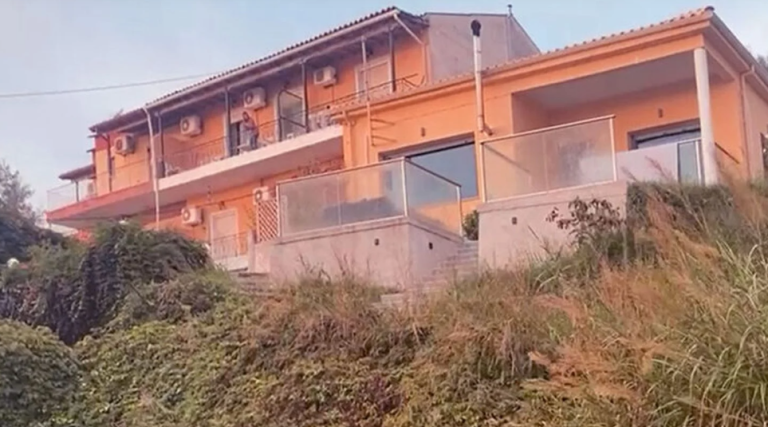 Κέρκυρα: Θρίλερ με νεκρό 68χρονο – Πληροφορίες ότι ανακρίνεται η σύζυγός του – Βρέθηκε μαχαίρι και αιματοβαμμένα ρούχα της 11χρονης κόρης!