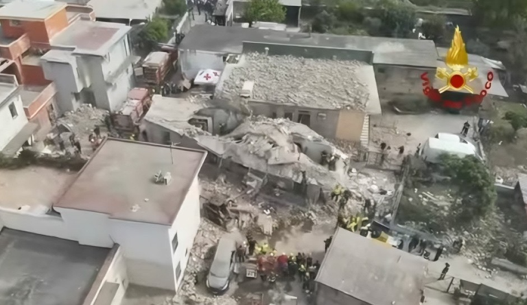 Κατάρρευση κτιρίου στην Ιταλία: Νεκρή η γιαγιά και τα εγγόνια 4 και 6 ετών – Αγνοείται η μητέρα, σοβαρά τραυματισμένος ο πατέρας