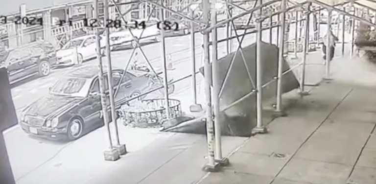 Έκρηξη σε φρεάτιο αναστατώνει τη Νέα Ύορκη -Αναπήδησε το πεζοδρόμιο, έτρεχαν να σωθούν οι περαστικοί