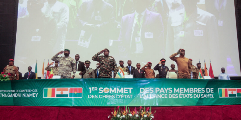 Νίγηρας: Τουλάχιστον 12 στρατιωτικοί νεκροί σε τρεις επιθέσεις