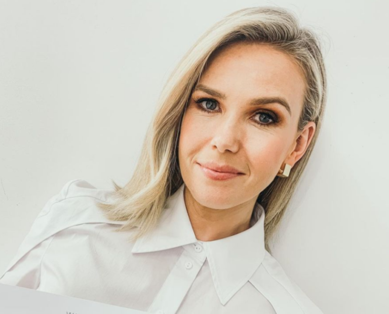 Edwina Bartholomew> H διάσημη παρουσιάστρια πίεζε τις εγκύους να λάβουν τα εμβόλια COVID-19. Δείτε τι ακολούθησε