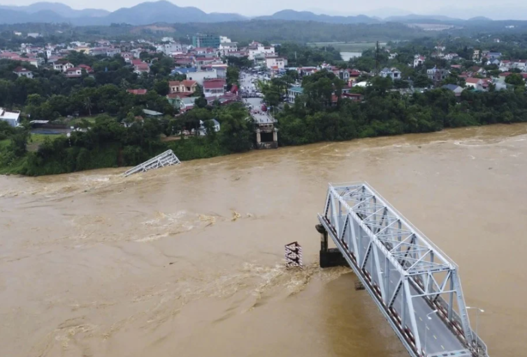 «Αγγίζουν» τους 200 οι νεκροί εξαιτίας του τυφώνα Γιάγκι στο Βιετνάμ – Πάνω από 120 άτομα αγνοούνται