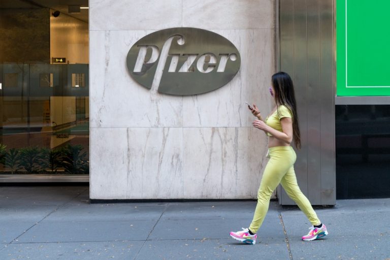 Εκατοντάδες γυναίκες μηνύουν την Pfizer για ενέσιμο αντισυλληπτικό φάρμακο που προκαλεί όγκο στον εγκέφαλο