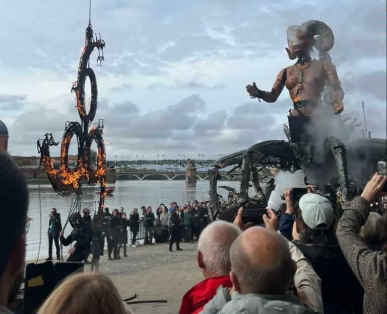 ΛΙΤΑΝΕΙΑ ΤΟΥ ΣΑΤΑΝΑ! Στην Τουλούζη σε δημόσια Σατανιστική τελετή προσκύνησαν το 666 και το θηρίο!! Εμφάνισαν το σταυρό του Σατανά, το Σιγίλλιο του Εωσφόρου και το σημάδι του θηρίου!ΣΑΤΑΝΙΣΜΟΣ ΣΤΗΝ ΕΥΡΩΠΗ!! Η ΕΠΟΧΗ ΤΩΝ ΘΗΡΙΩΝ!