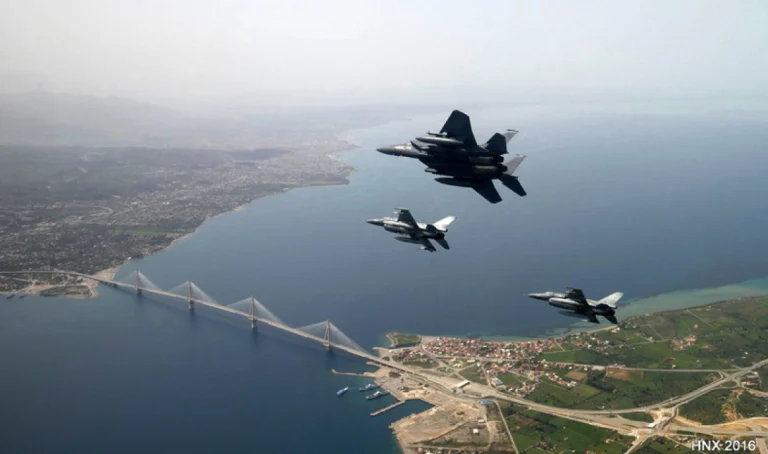 Επεσε νεκρός ενώ φωτογράφιζε άσκηση της πολεμικής αεροπορίας