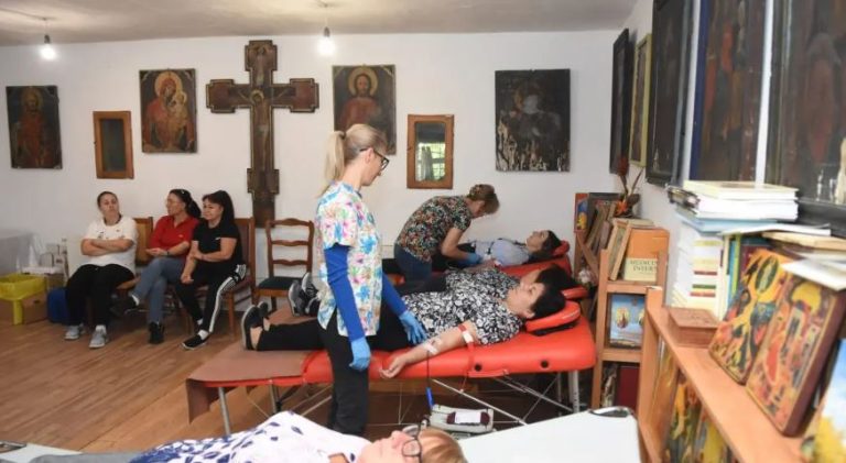 Ρουμανία: 118 ιερείς και πιστοί προσέφεραν αίμα για τις ανάγκες νοσοκομείου