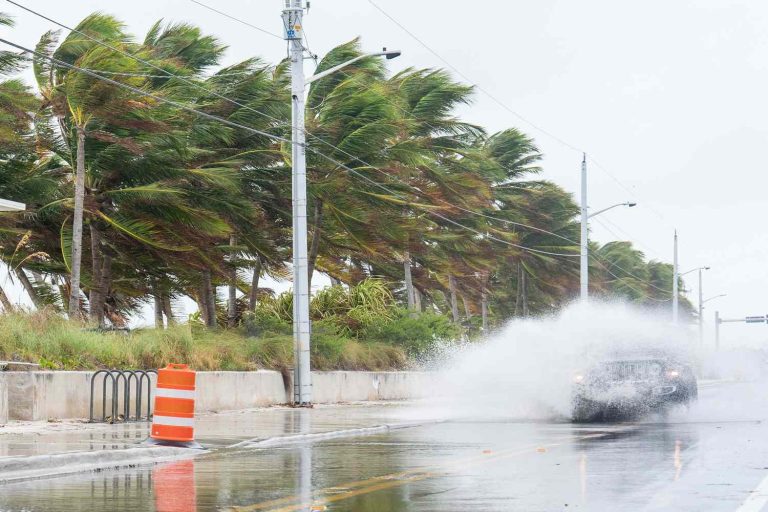 «Ξεφούσκωσε» ο τυφώνας Μίλτον που δήθεν θα κατέστρεφε την Φλόριντα – Περιορισμένες ζημιές – Οργή των πολιτών για την παραπληροφόρηση