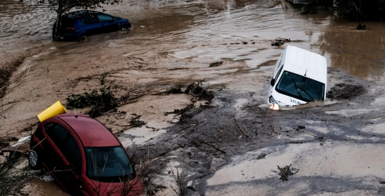 Εικόνες Αποκάλυψης στην Ισπανία μετά τις καταρρακτώδεις βροχές -Δρόμοι-ποτάμια και νεκροί