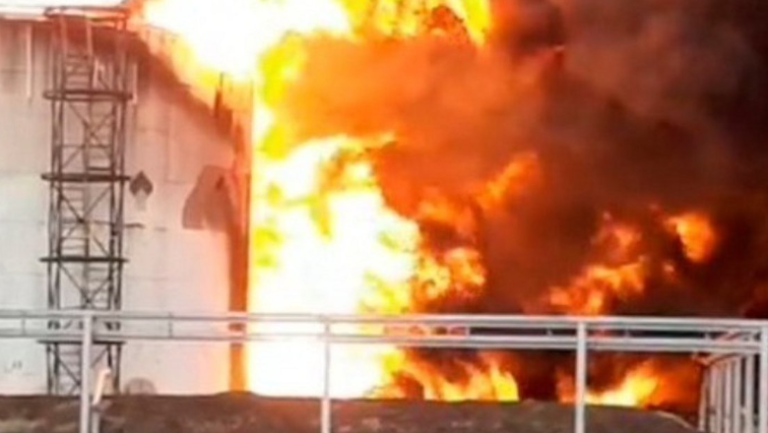 Πόλεμος στην Ουκρανία: Φωτιά σε πετρελαϊκές εγκαταστάσεις στην Κριμαία