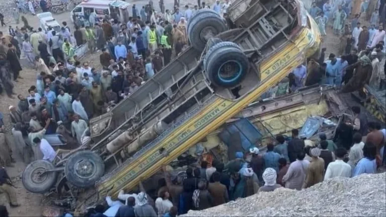 Πακιστάν: Λεωφορείο έπεσε σε γκρεμό – Επτά νεκροί και δεκαεννέα τραυματίες