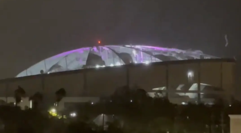 Τυφώνα Μίλτον – Φλόριντα: Οι σφοδροί άνεμοι «ξήλωσαν» τμήματα της στέγης θολωτού σταδίου