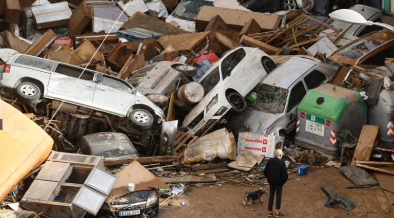 Πλημμύρες – Ισπανία: Πένθος για τους 95 νεκρούς – Εστάλη 112 αφού η Βαλένθια είχε «πνιγεί»