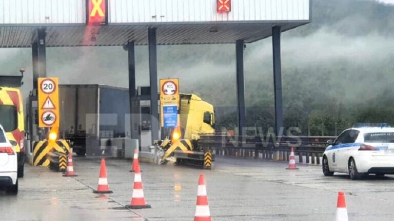 Διόδια Τύριας – Στις μπάρες κατέληξε φορτηγό, αποκοιμήθηκε ο οδηγός