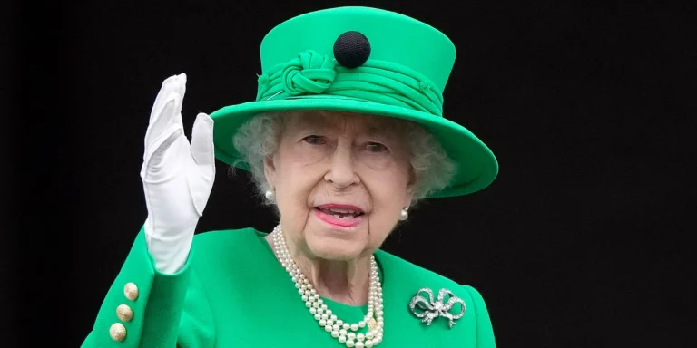 «Δούλευα δίπλα στη βασίλισσα Ελισάβετ επί 18 χρόνια -Αυτά τα… περίεργα έκανε»