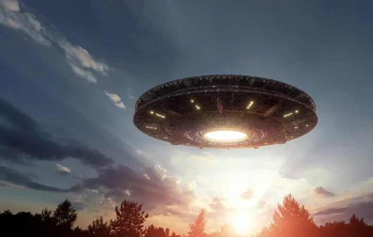 Καθηγητής του Χάρβαρντ προειδοποιεί: Έρχεται εξωγήινο διαστημόπλοιο – Κίνδυνος για τη Γη το 2025