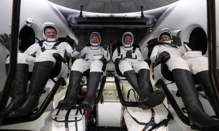 NASA: Τέσσερις αστροναύτες μεταφέρθηκαν στο νοσοκομείο εσπευμένα – Κανείς δεν ξέρει γιατί