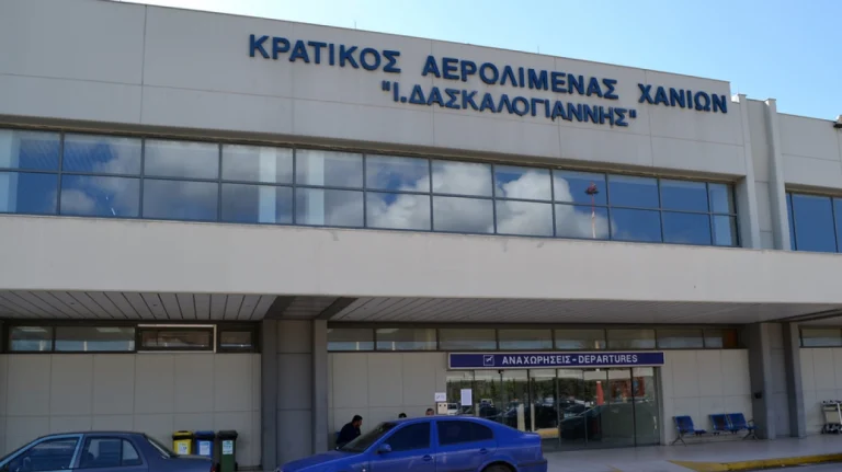 Αναγκαστική προσγείωση αεροσκάφους στα Χανιά έπειτα από καρδιακό επεισόδιο επιβάτη