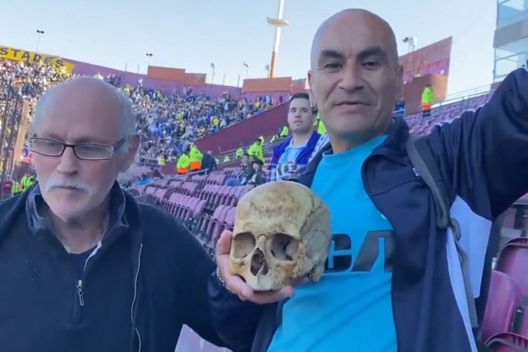 Αργεντινός οπαδός ξέθαψε το κρανίο του παππού του και το πήρε μαζί του στον τελικό του Copa Sudamericana