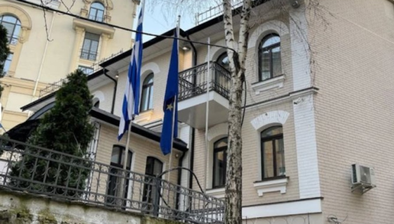 Ουκρανία: Κλείνει και η ελληνική πρεσβεία στο Κίεβο υπό τους φόβους αεροπορικής επίθεσης