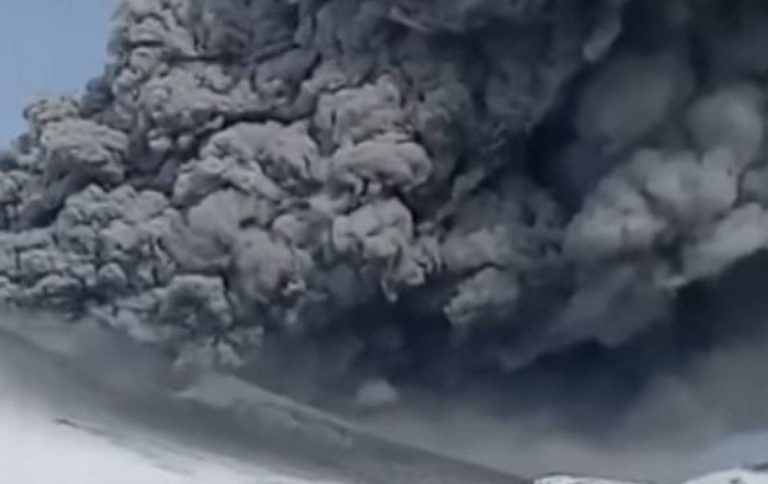 Εικόνες αποκάλυψης στη ρωσική άπω ανατολή λόγω ηφαιστείου