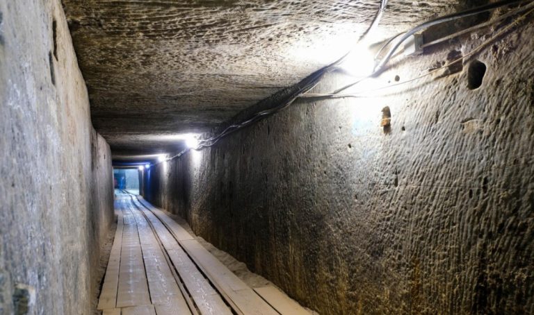 Φόβος στη Γερμανία λόγω Πούτιν: Kαλούν τους πολίτες να μετατρέψουν τα υπόγεια σε καταφύγια