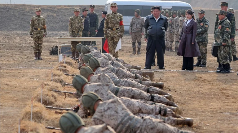 Βόρεια Κορέα: Ο Κιμ Γιονγκ Ουν καλεί τον στρατό του να είναι έτοιμος για πόλεμο