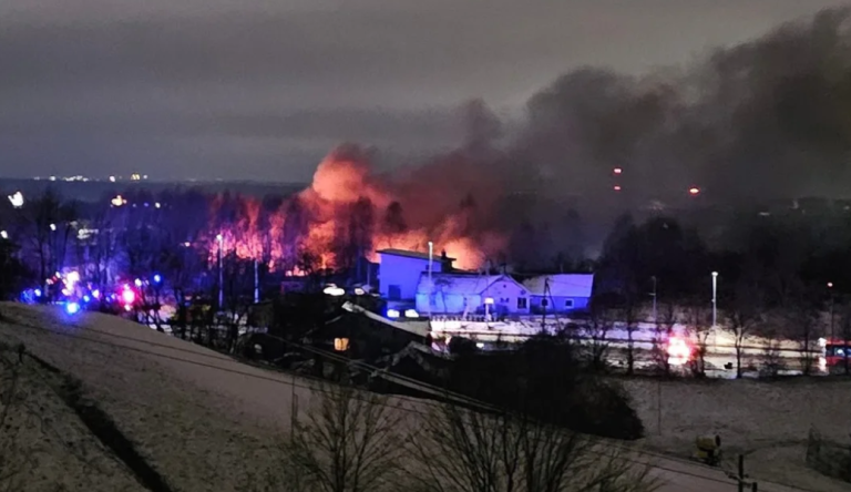 Λιθουανία: Αεροπλάνο της DHL συνετρίβη σε σπίτια κοντά στο Βίλνιους – Ένας νεκρός