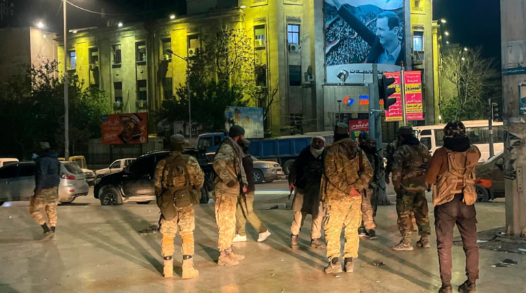 Συρία: Έκλεισε το αεροδρόμιο στο Χαλέπι – Τη μισή πόλη έχουν καταλάβει οι αντάρτες