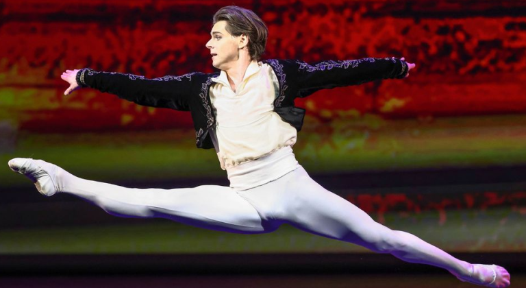 Νεκρός ο κορυφαίος Ρώσος χορευτής Βλαντιμίρ Σκλιάροφ