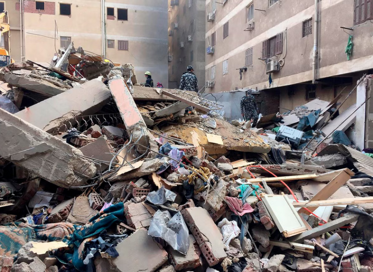 Τραγωδία στην Αίγυπτο – Οκτώ νεκροί μετά από κατάρρευση πολυκατοικίας