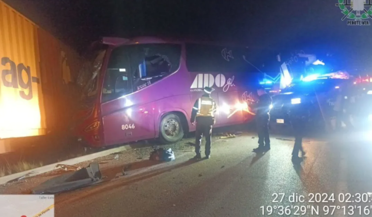 Τραγωδία στο Μεξικό: Λεωφορείο συγκρούστηκε με νταλίκα – Τουλάχιστον 8 νεκροί και 27 τραυματίες