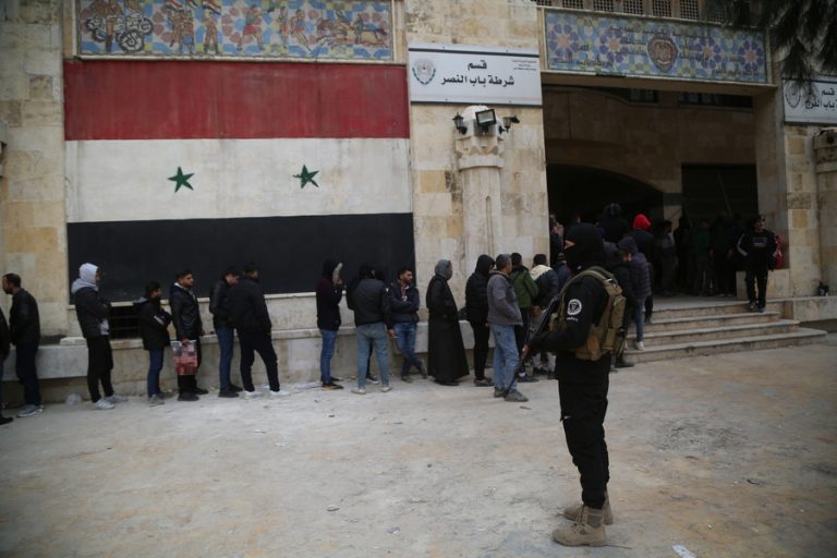 Ρωσία σε πολίτες της: «Φύγετε αμέσως από τη Συρία» – Νέα εδάφη καταλαμβάνουν οι ισλαμιστές