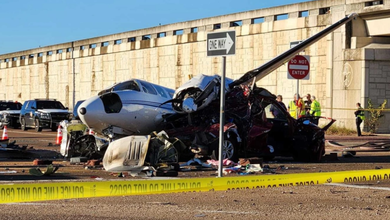 Τέξας: Μονοκινητήριο αεροσκάφος προσγειώθηκε σε αυτοκινητόδρομο και έπεσε σε αυτοκίνητα