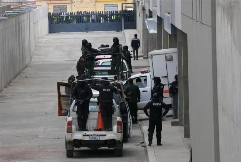 Βολιβία: Τουλάχιστον 13 νεκροί από τη σύγκρουση λεωφορείου με φορτηγό