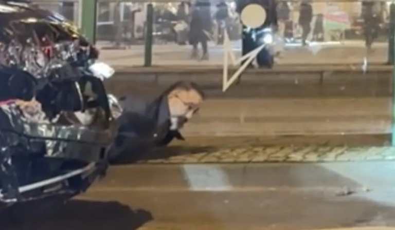 Θαυμαστής του Μασκ ο ψυχίατρος – Είχαν προειδοποιήσει οι Σαουδάραβες, ανεβαίνει ο αριθμός των νεκρών στο Βραδεμβούργο