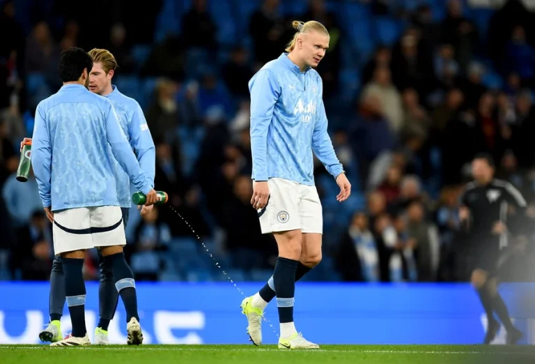 Τραγωδία στο Μάντσεστερ: Οπαδός της Σίτι πέθανε κατά την διάρκεια του ντέρμπι με την Γιουνάιτεντ